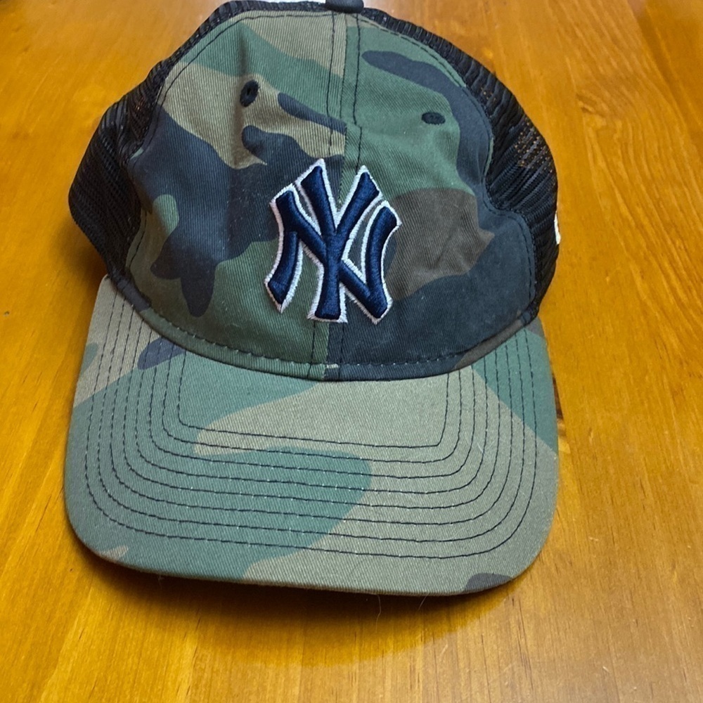 New Era Camouflage New York Cap OS EUC